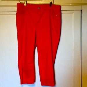 Red capris